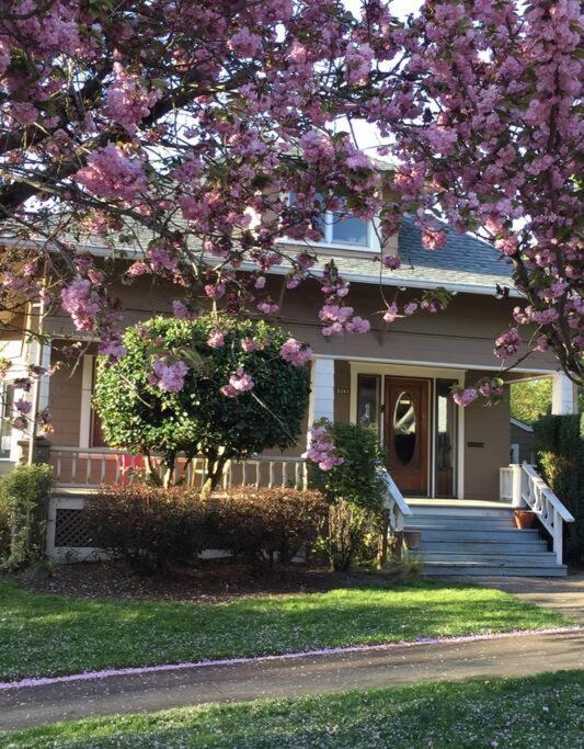 Southeast Portland Comfy & Eclectic Craftsman Home Eksteriør billede