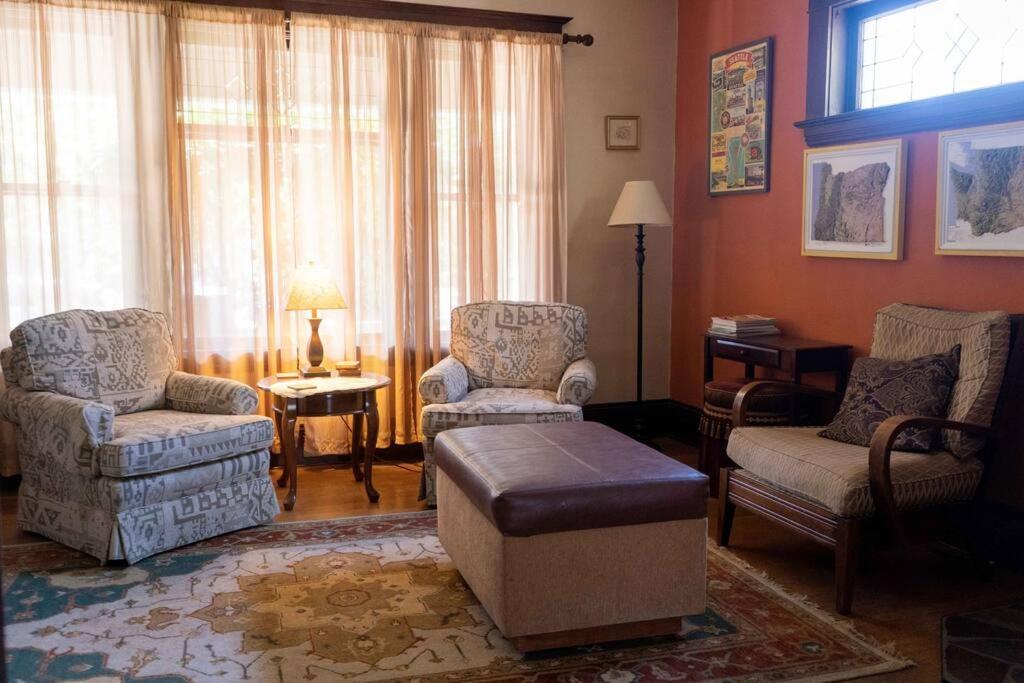 Southeast Portland Comfy & Eclectic Craftsman Home Eksteriør billede