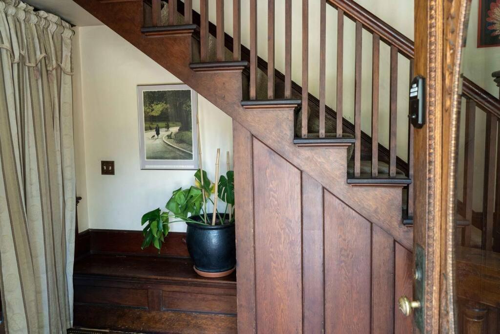 Southeast Portland Comfy & Eclectic Craftsman Home Eksteriør billede