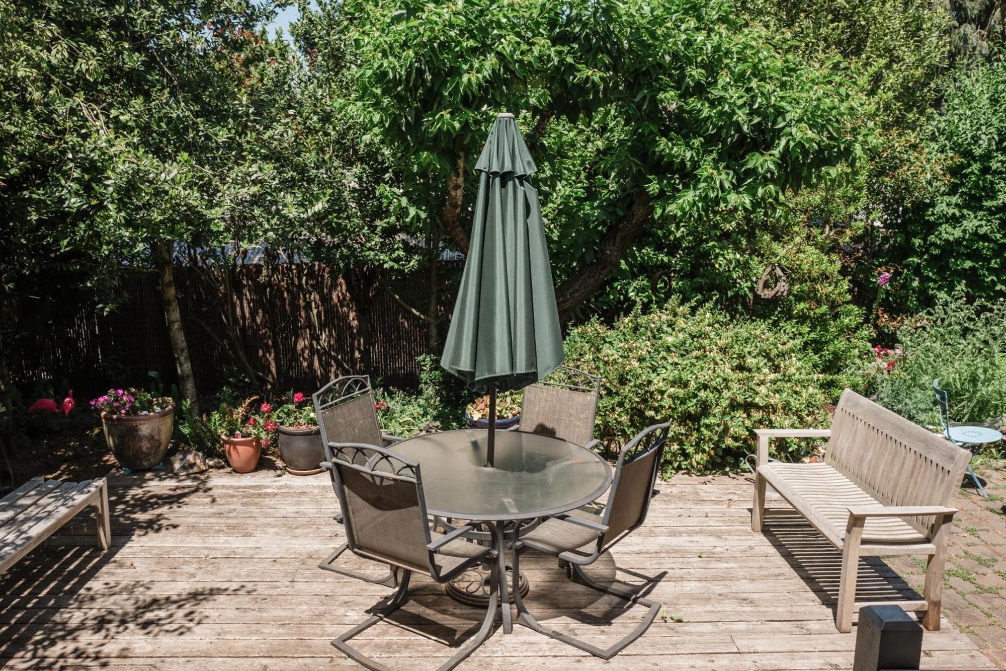 Southeast Portland Comfy & Eclectic Craftsman Home Eksteriør billede