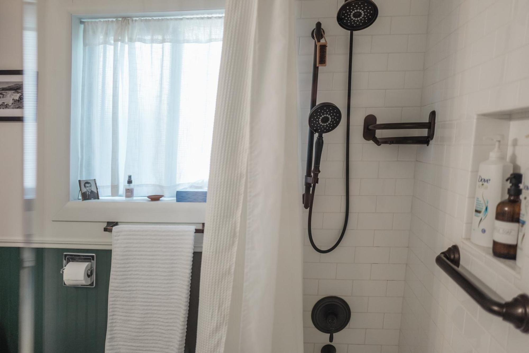 Southeast Portland Comfy & Eclectic Craftsman Home Eksteriør billede