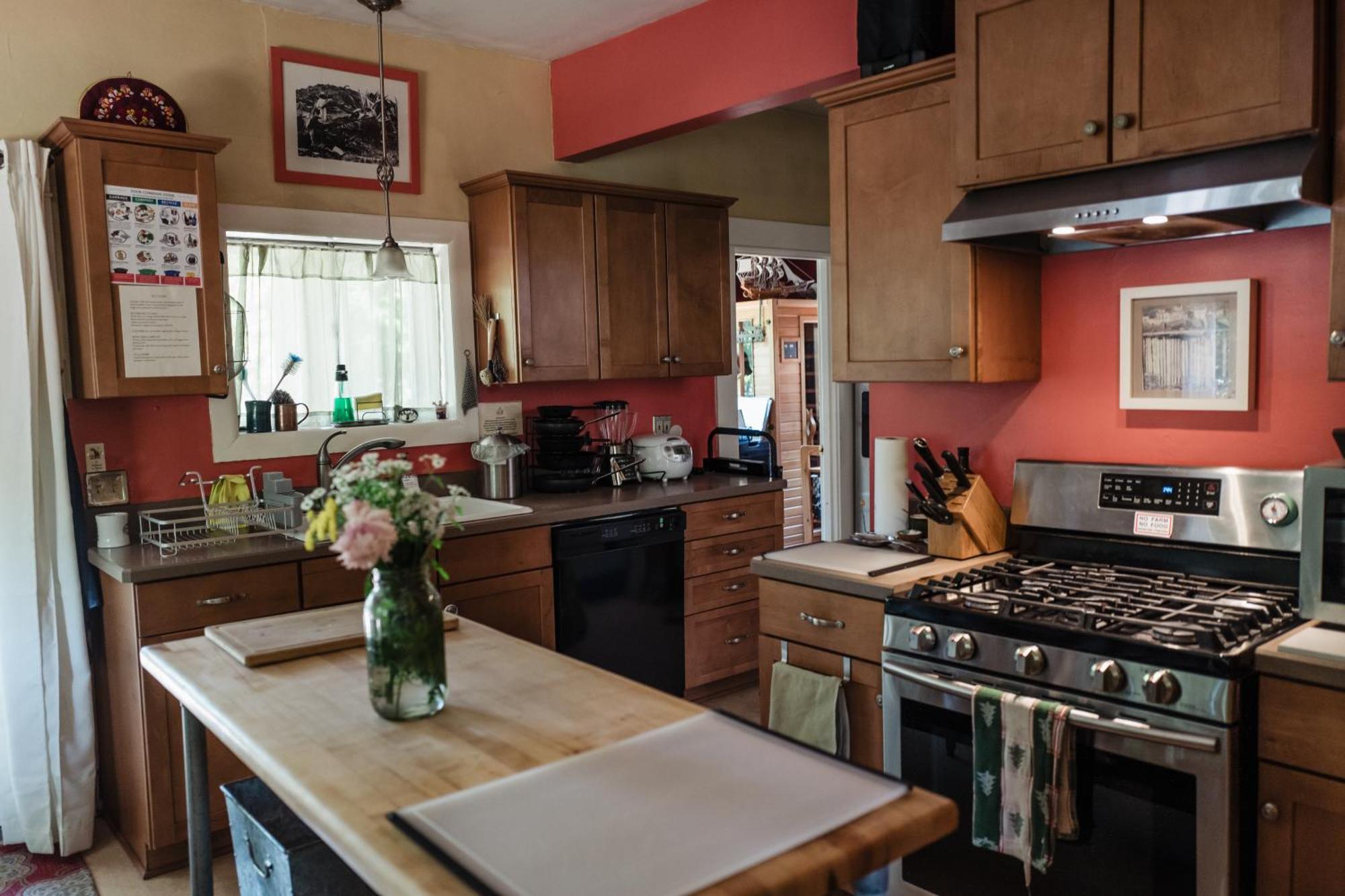 Southeast Portland Comfy & Eclectic Craftsman Home Eksteriør billede