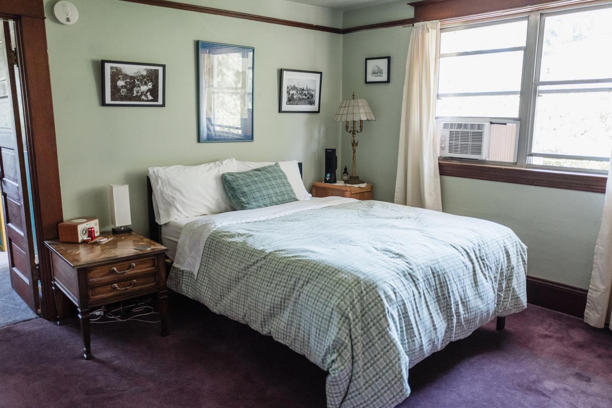 Southeast Portland Comfy & Eclectic Craftsman Home Eksteriør billede